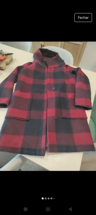 Sobretudo com Capuz Xadrez Vermelho e Preto