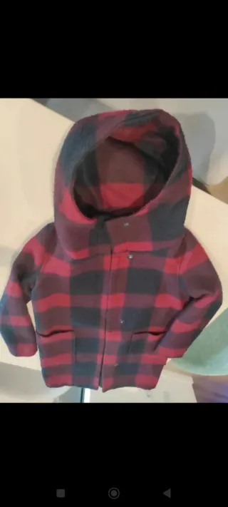 Sobretudo com Capuz Xadrez Vermelho e Preto