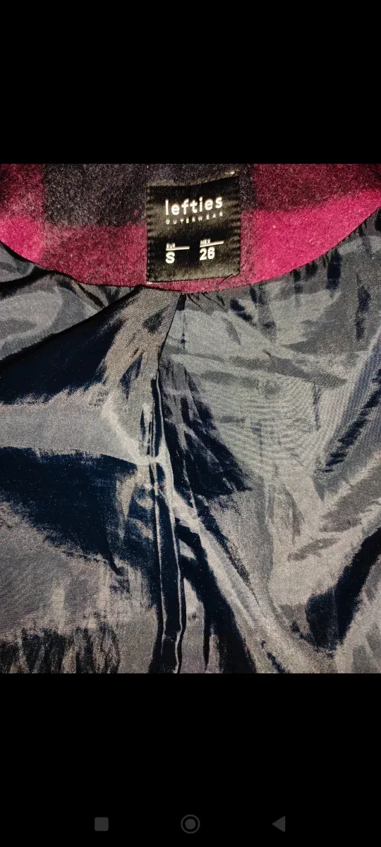 Sobretudo com Capuz Xadrez Vermelho e Preto