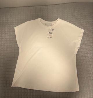 Camiseta básica Mango blanca talla S es amplia