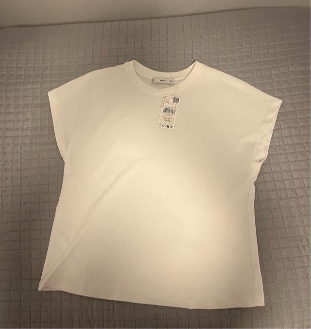 Camiseta básica Mango blanca talla S es amplia