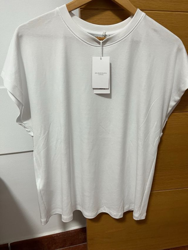 Camiseta básica Mango blanca talla S es amplia