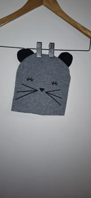 Gorro con orejas de gato