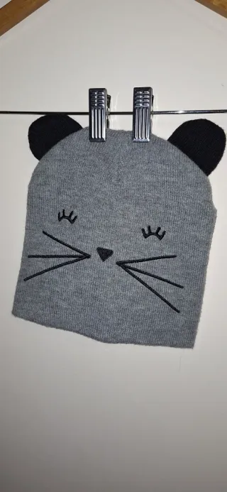 Gorro con orejas de gato