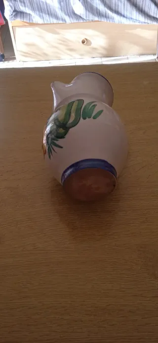 Brocca in ceramica decorata