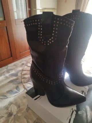 Stivali donna neri tacco alto borchie 36