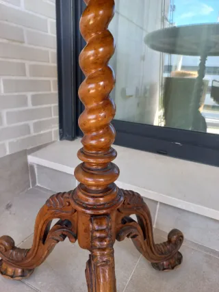 Mesa Redonda Madera con Marquetería de Limoncillo