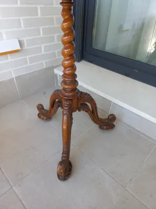 Mesa Redonda Madera con Marquetería de Limoncillo