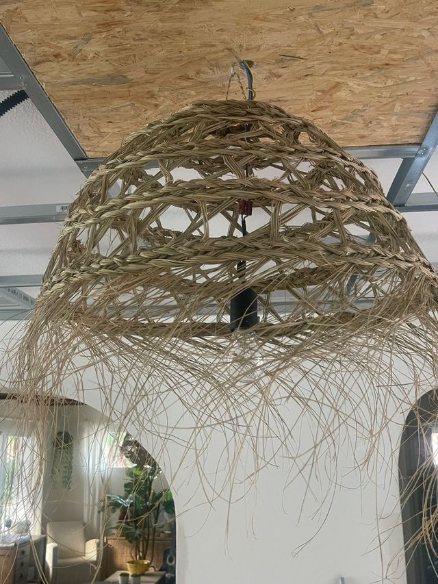 Lámpara de techo de yute y mimbre