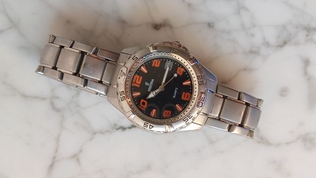 Reloj Festina Quartz Plata y Naranja