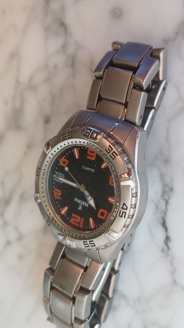 Reloj Festina Quartz Plata y Naranja