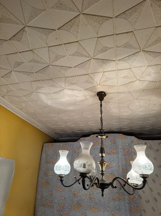 Lámpara de bronce con tulipas de cristal