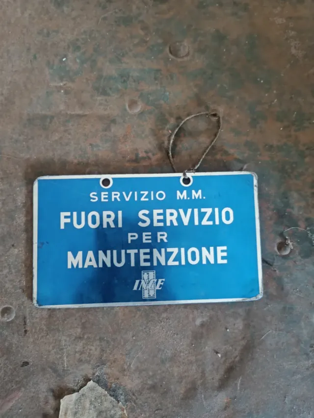 Cartello in lamiera tipo industriale