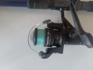 Caña de pescar con carrete y funda