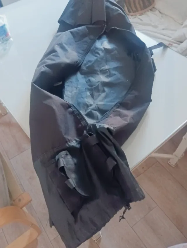 Caña de pescar con carrete y funda