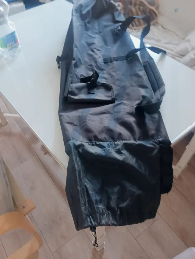 Caña de pescar con carrete y funda