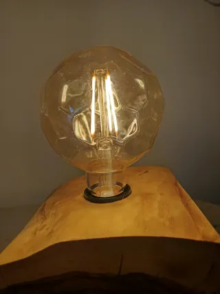 Lampada in legno di ulivo