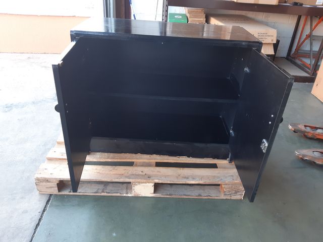 Armario bajo negro con puerta