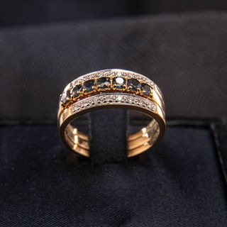 Anillo modelo triple, con zafiros y brillantes