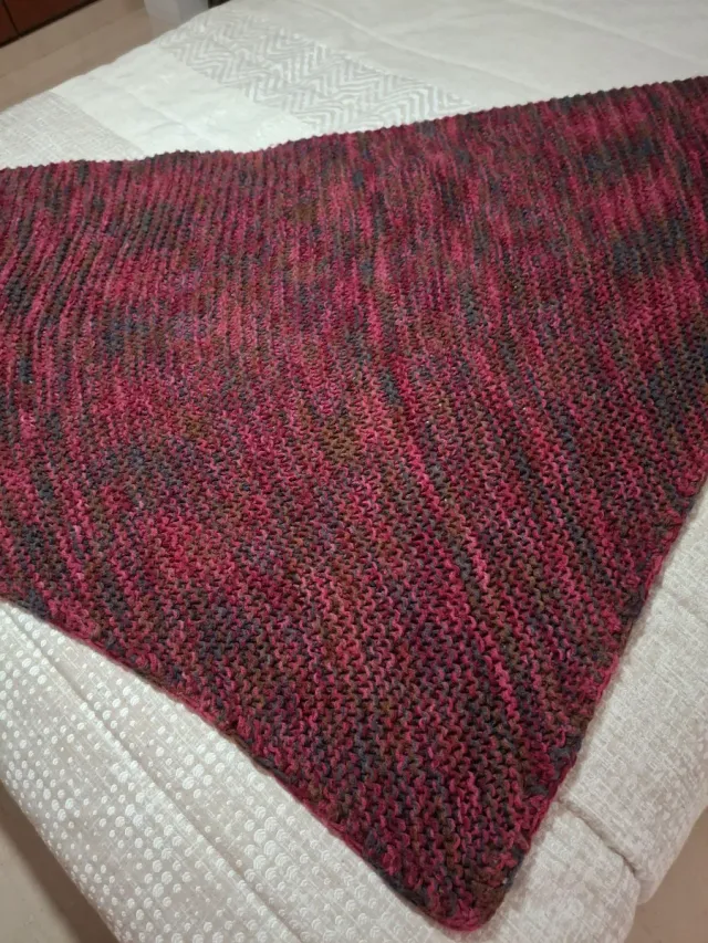 Manton grande pico moteado,a mano