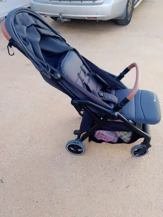 Silla de paseo ligera negra y marron