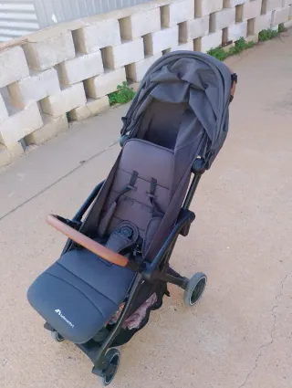 Silla de paseo ligera negra y marron