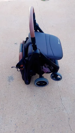 Silla de paseo ligera negra y marron