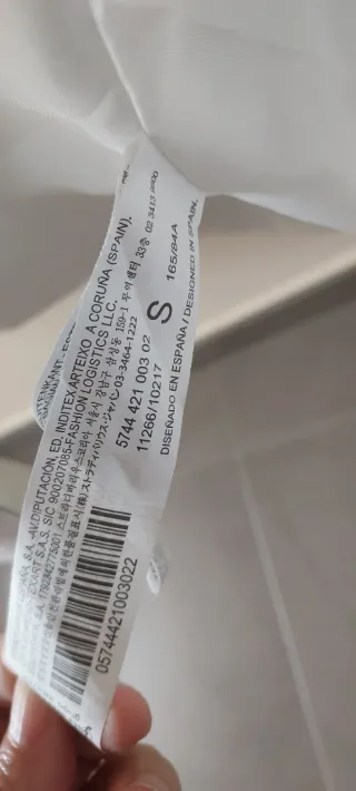 Cazadora acolchada blanca con capucha