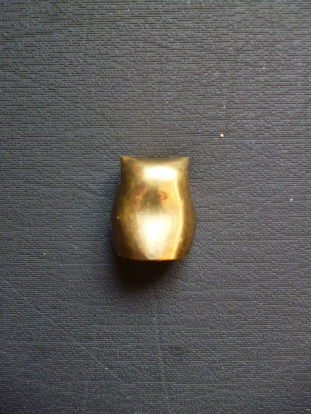 Búho de bronce con ojos de cristal