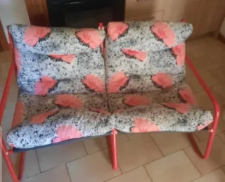 Divano letto con fantasia floreale