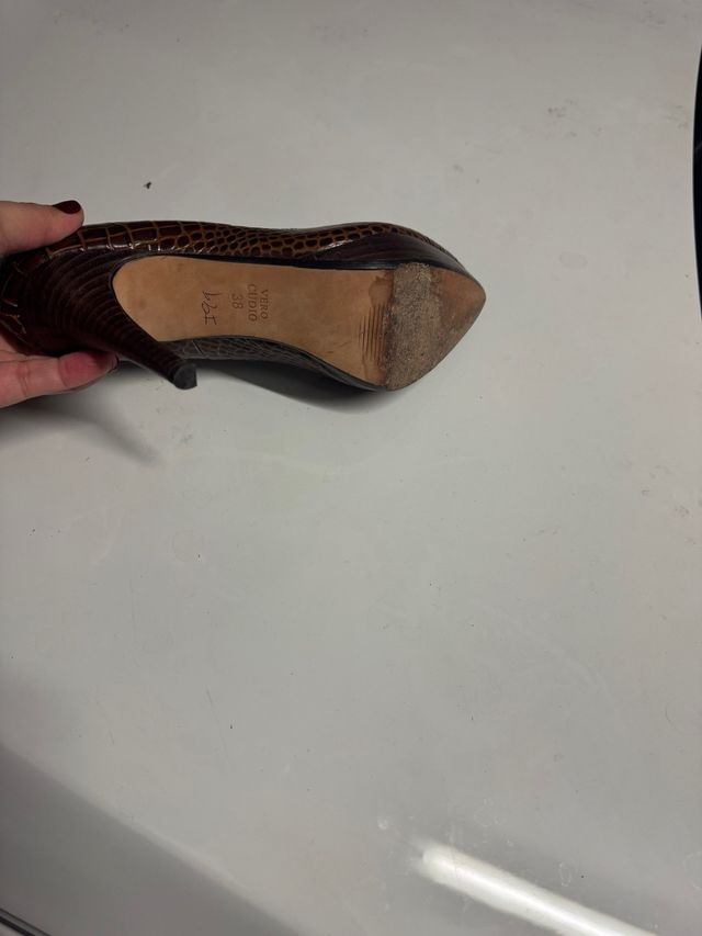 Tacones Gloria Ortiz Cocodrilo Marrones