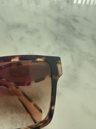 Occhiali da sole Prada tartarugati