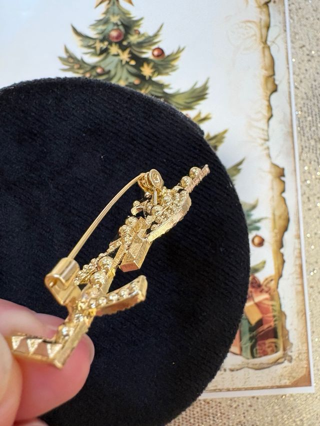 Broche dorato Yves Saint Laurent YSL