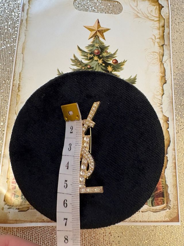 Broche dorato Yves Saint Laurent YSL