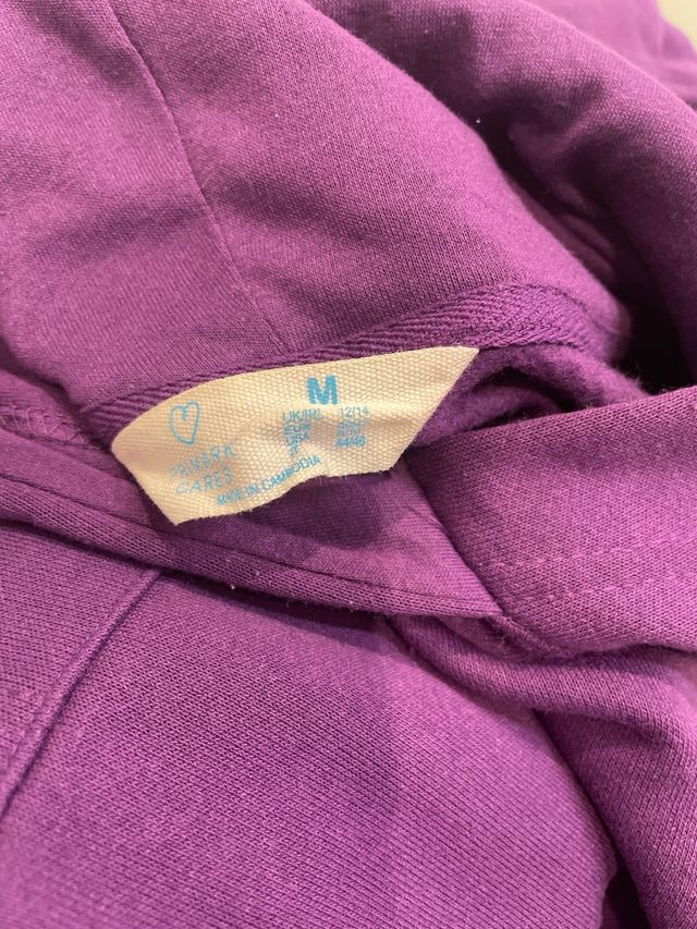 Sudadera con capucha morada