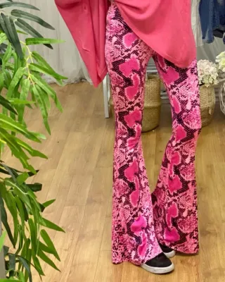 Pantalón campana JOT estampado serpiente