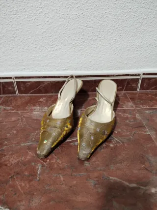 Zapatos dorados T.38