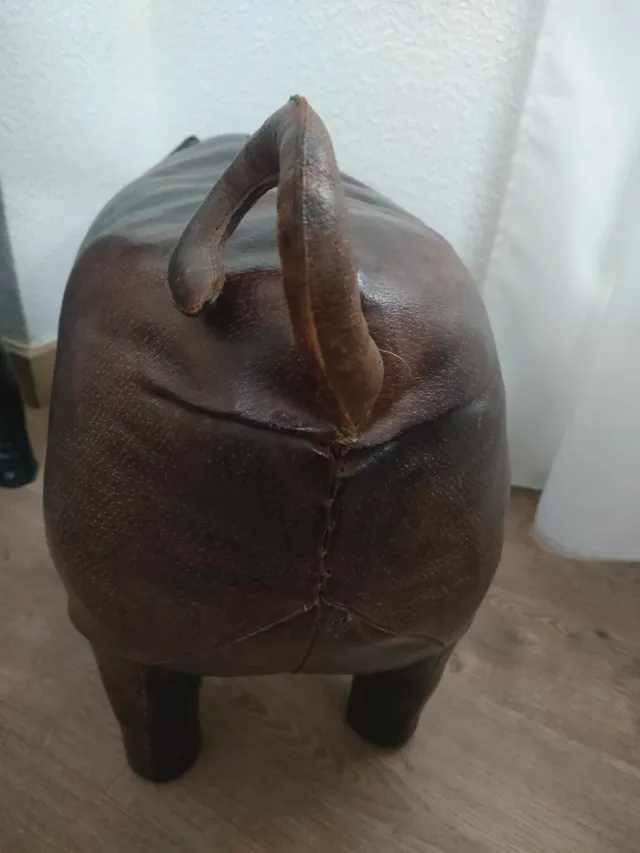 Apoio para os pés de porco em couro Dimitri Omersa