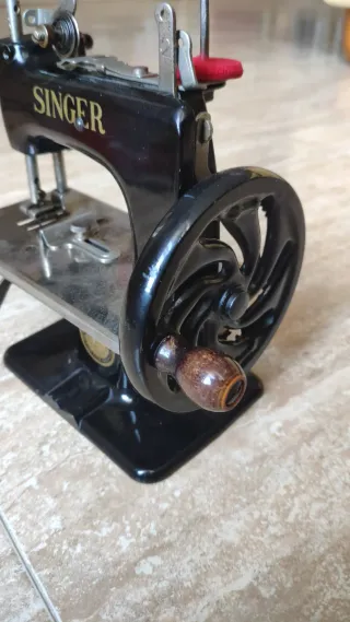 Máquina de coser Singer antigua de juguete 20k