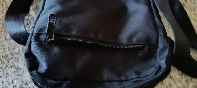 Borsello uomo nero con stemma