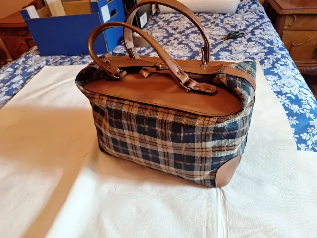Bolso de mano tipo neceser para viaje