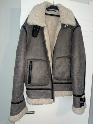Chaqueta Zara efecto piel forrada