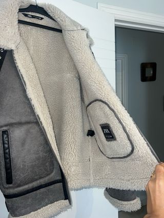 Chaqueta Zara efecto piel forrada