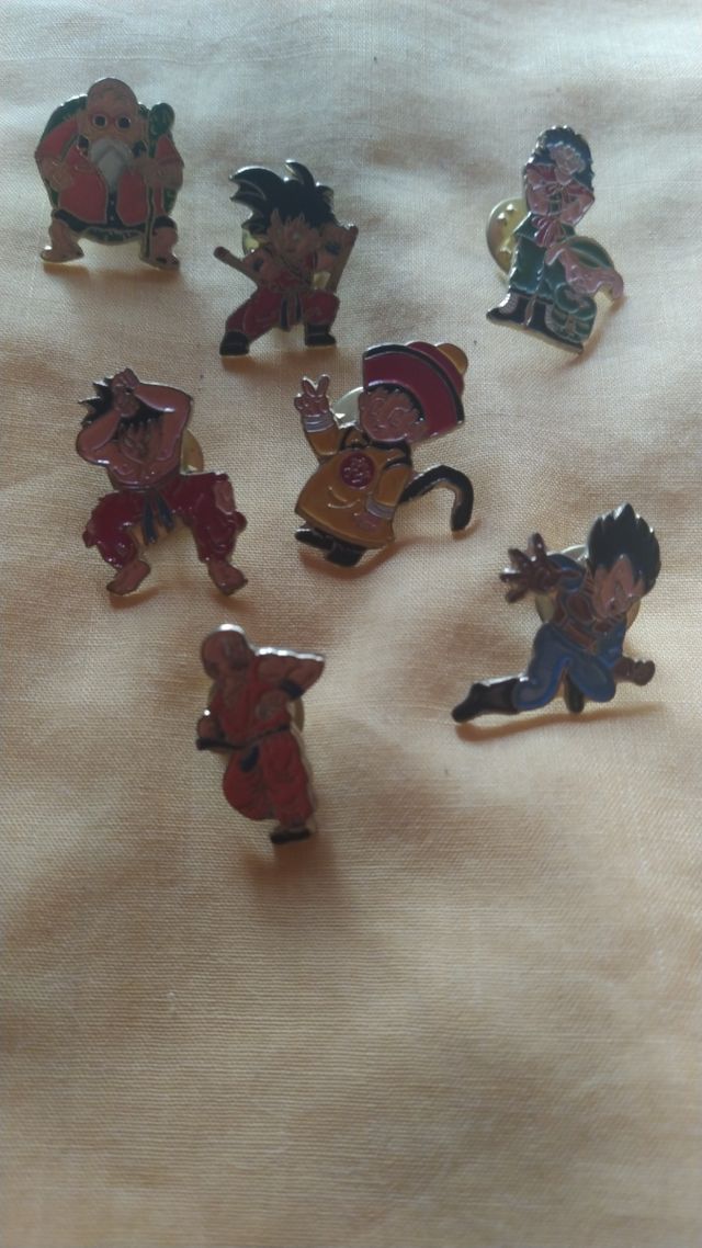 Bola de dragón,pins