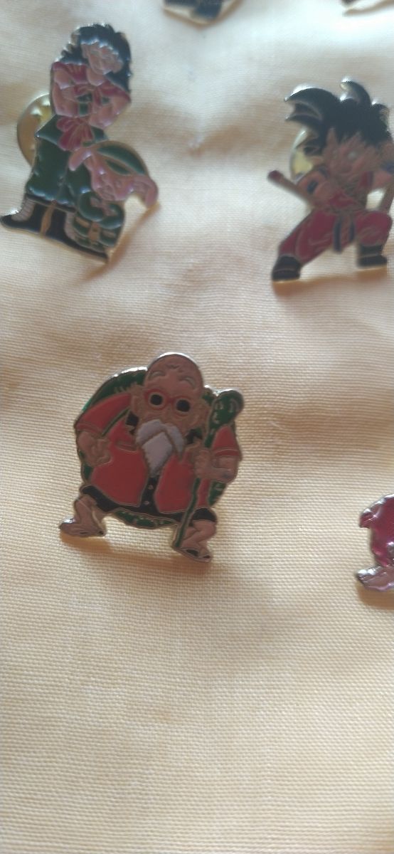 Bola de dragón,pins