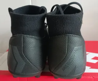 Botas de fútbol Nike para césped