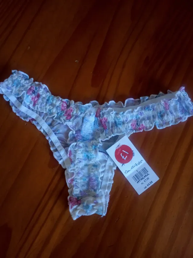 Lencería muy femenina y floral,NUEVA