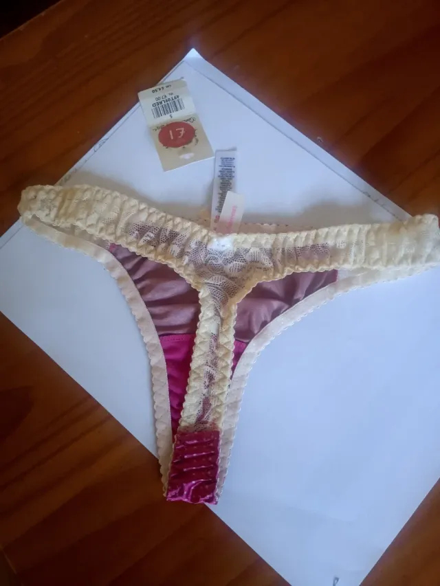 Lencería muy femenina y floral,NUEVA