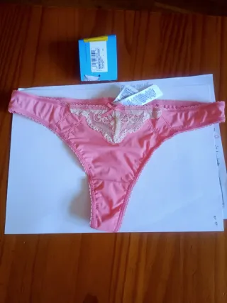 Lencería muy femenina y floral,NUEVA