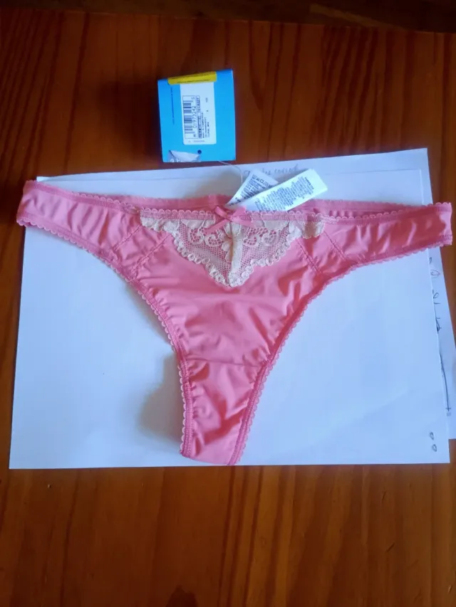 Lencería muy femenina y floral,NUEVA